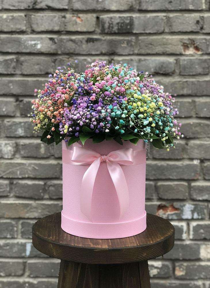 Цветочная композиция из Гипсофила и Розы в шляпной коробке в Нефедьево