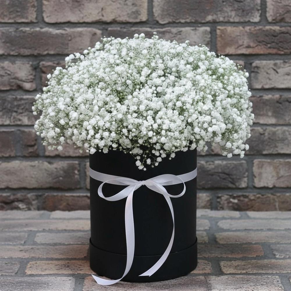 Цветочная композиция из Гипсофила в шляпной коробке в Нефедьево