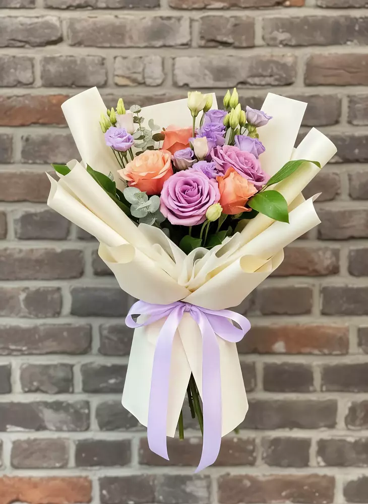 Букет цветов из: Лизиантусы и Розы в Нефедьево