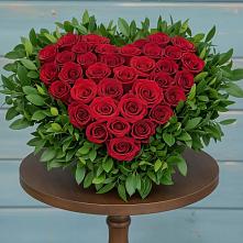 Цветочная композиция из Розы в виде сердца в Нефедьево