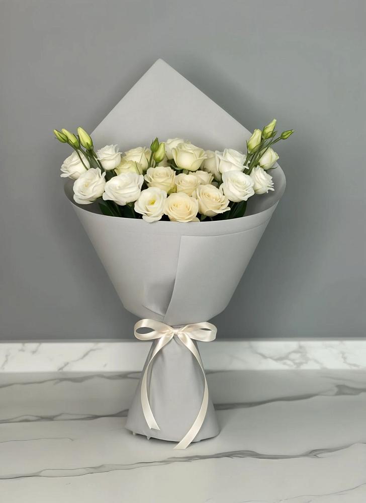 Букет цветов из: Розы и Лизиантусы в Нефедьево