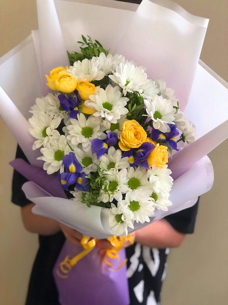 Букет цветов из: Ирисы, Хризантемы и Розы в Нефедьево