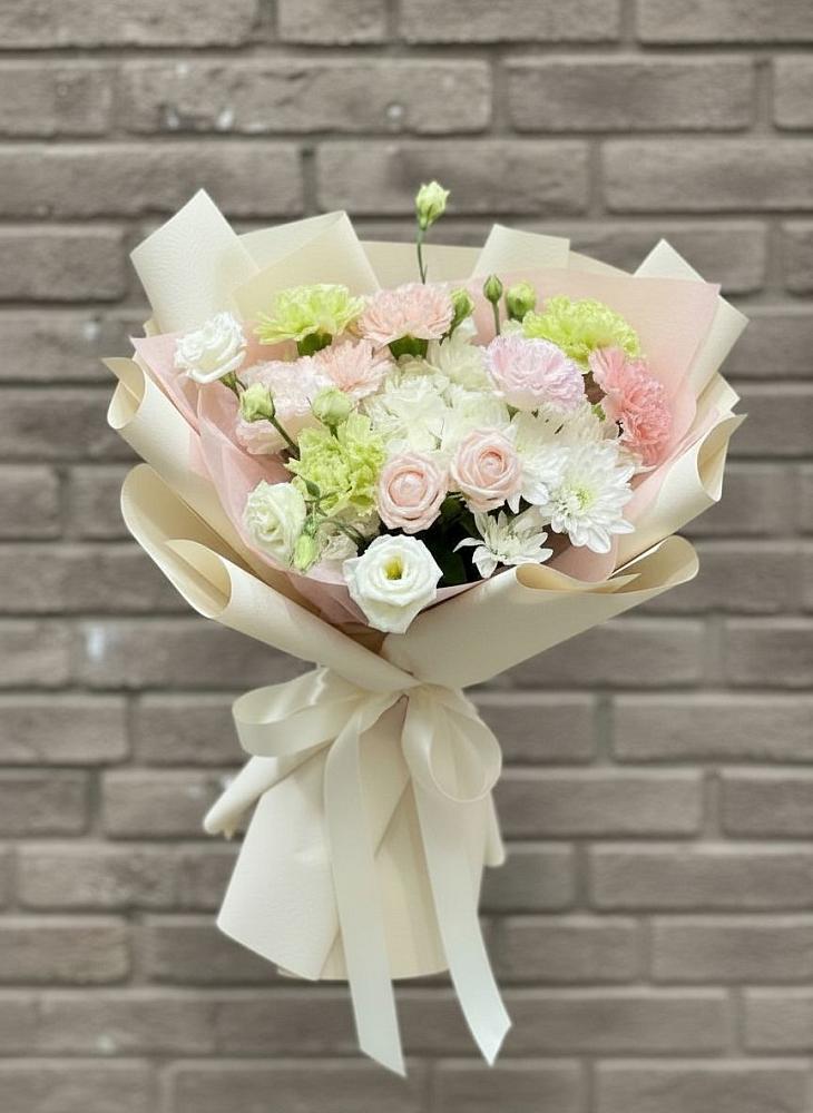 Букет цветов из: Гвоздики, Розы, Лизиантусы и Хризантемы в Нефедьево
