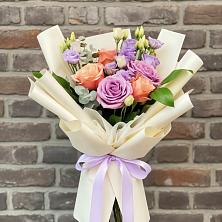 Букет цветов из:  Лизиантусы и Розы в Нефедьево
