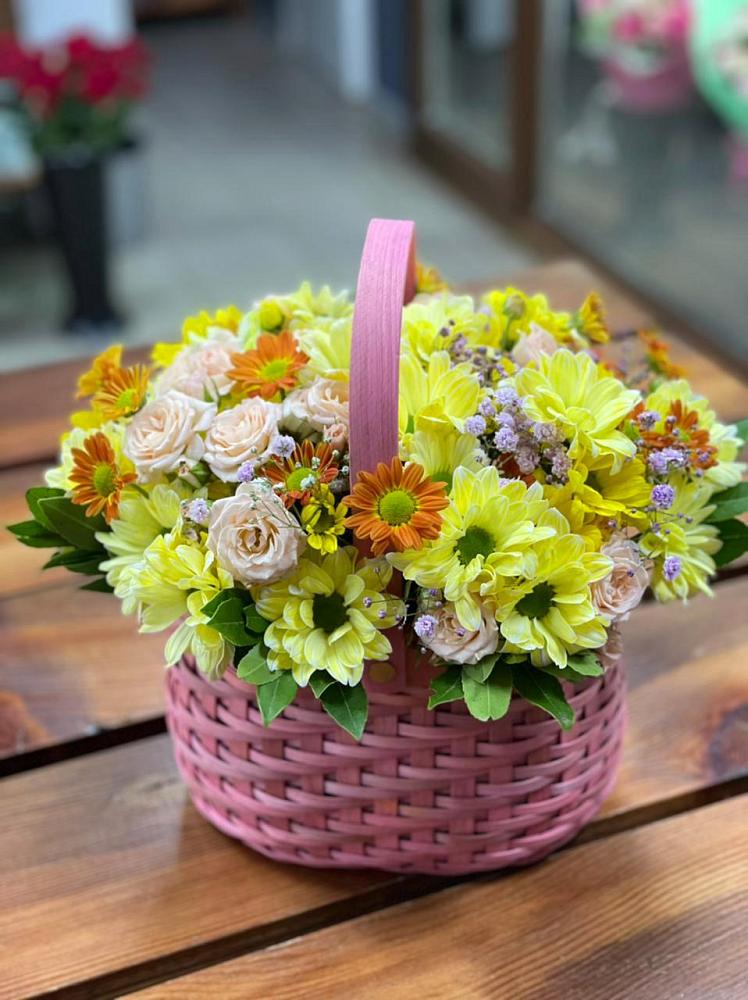 Цветочная композиция из Хризантемы и Розы в корзине в Нефедьево