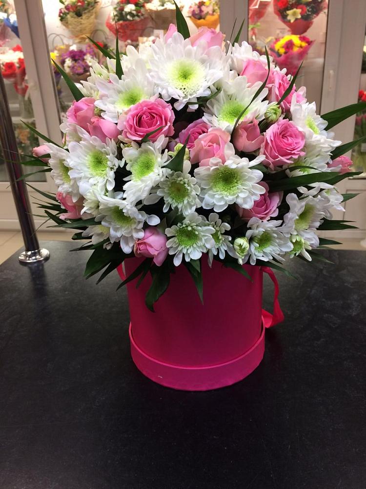 Цветочная композиция из Розы и Хризантемы в шляпной коробке в Нефедьево