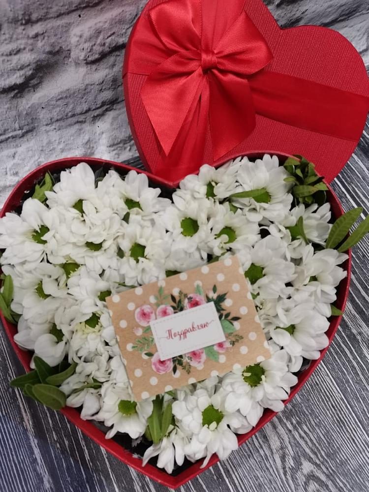 Цветочная композиция из Хризантемы в виде сердца в Нефедьево