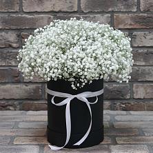 Цветочная композиция из Гипсофила в шляпной коробке в Нефедьево