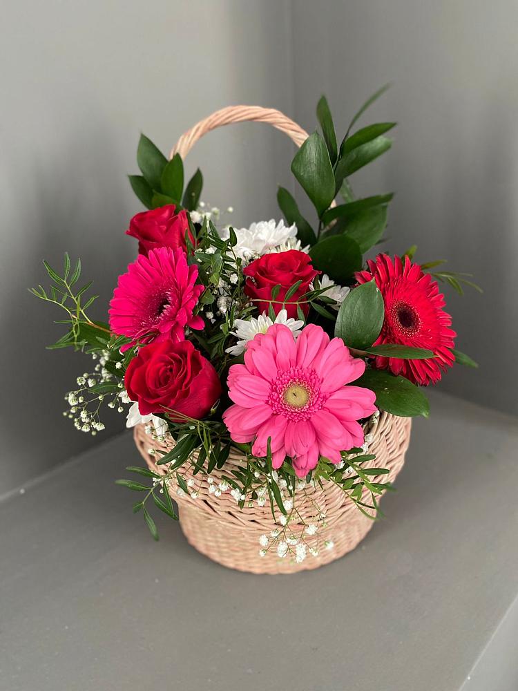 Цветочная композиция из Розы, Хризантемы и Герберы в корзине в Нефедьево