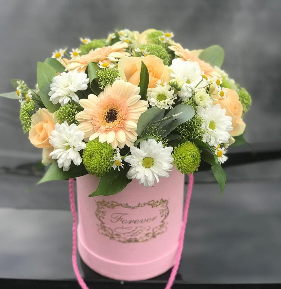 Цветочная композиция из Розы, Герберы и Хризантемы в шляпной коробке в Нефедьево