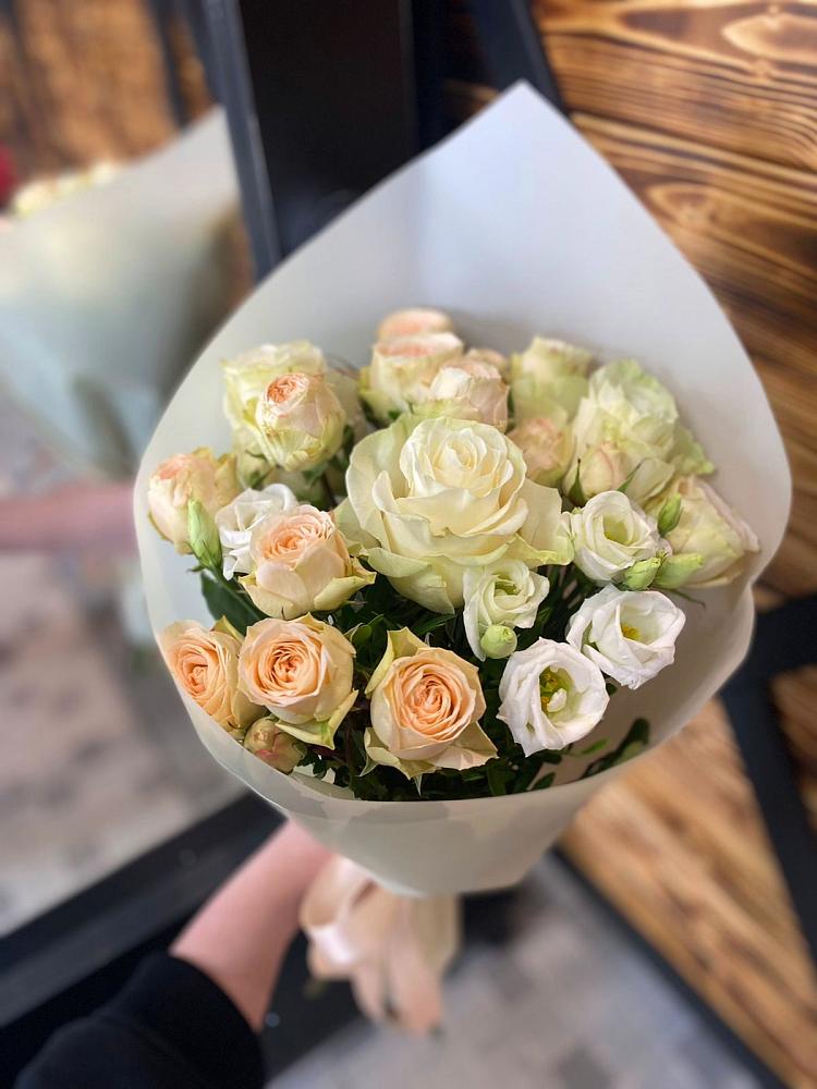 Букет цветов из: Розы и Лизиантусы в Нефедьево